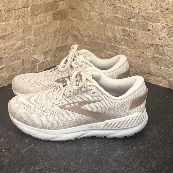 Brooks Shoes - Brooks Women's Athletic Shoes - Coconut/Chateau/Portabella 8.5